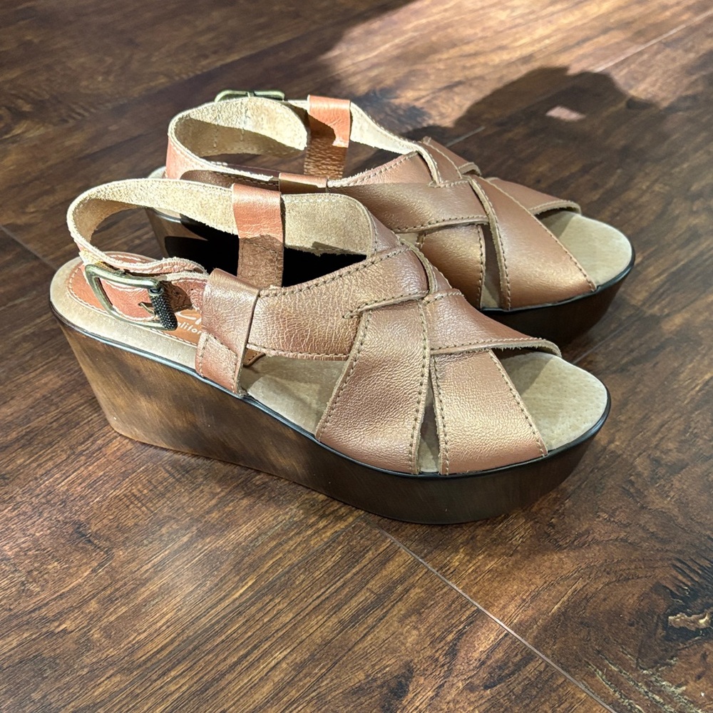 Sbicca Brown/Tan Leather Wedge Sandals